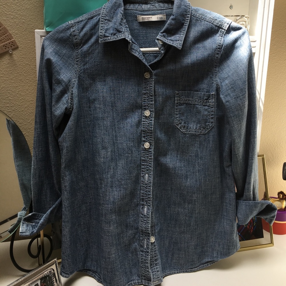 šDenim button down topš - Picture 2 of 3